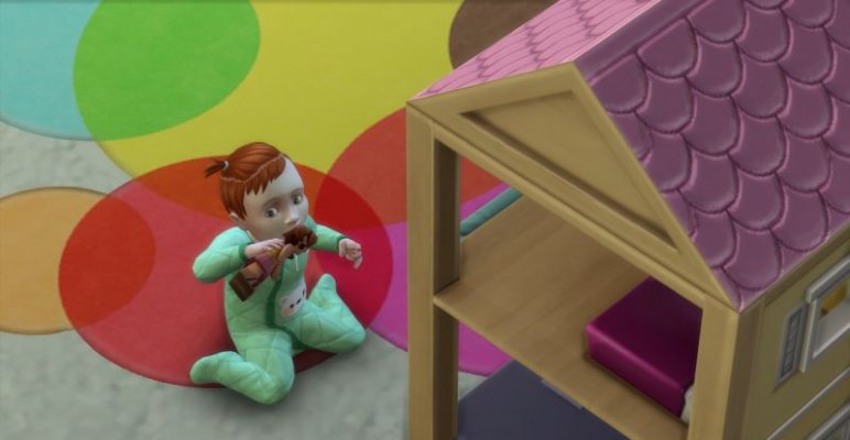 Säugling Mila spielen mit Puppenhaus 4.jpg